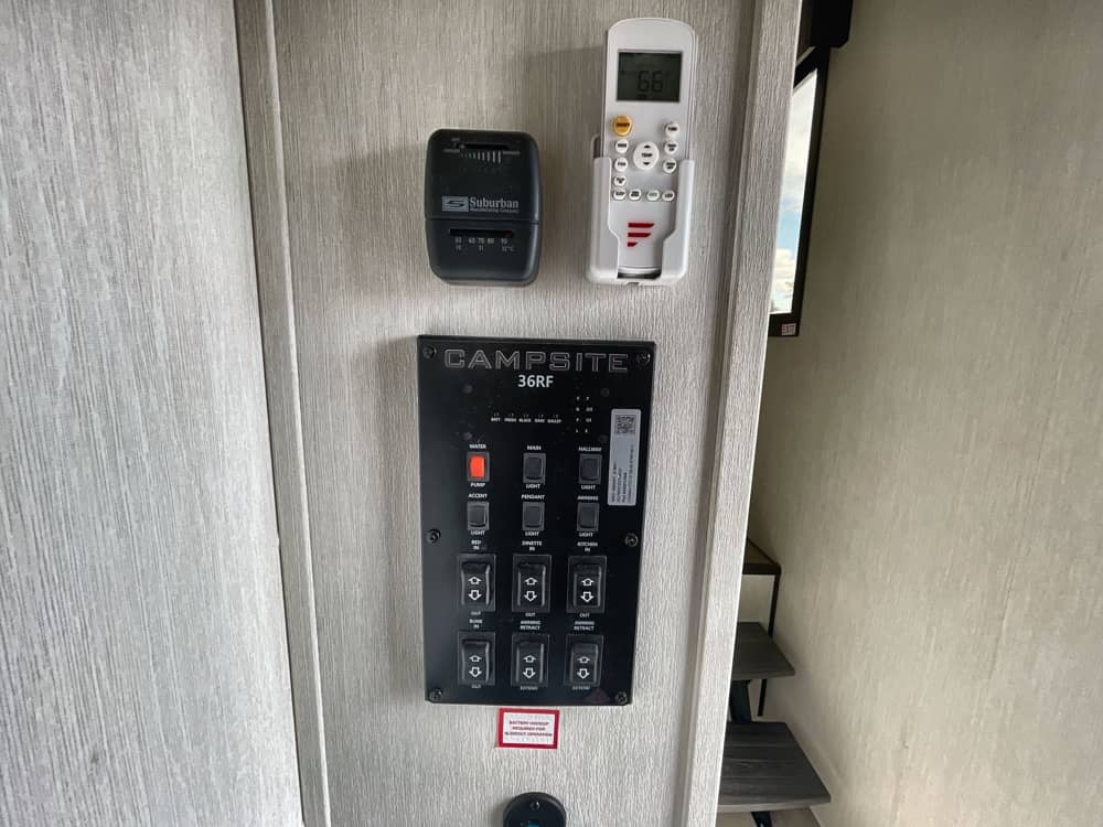 2561290-0