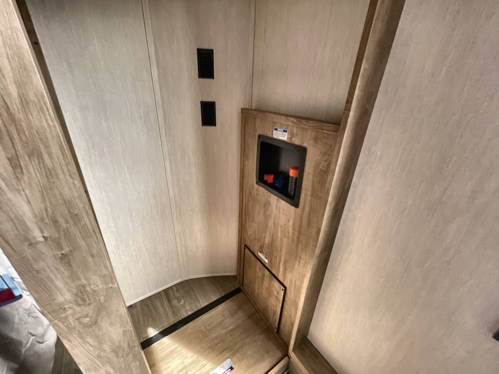 2561290-0