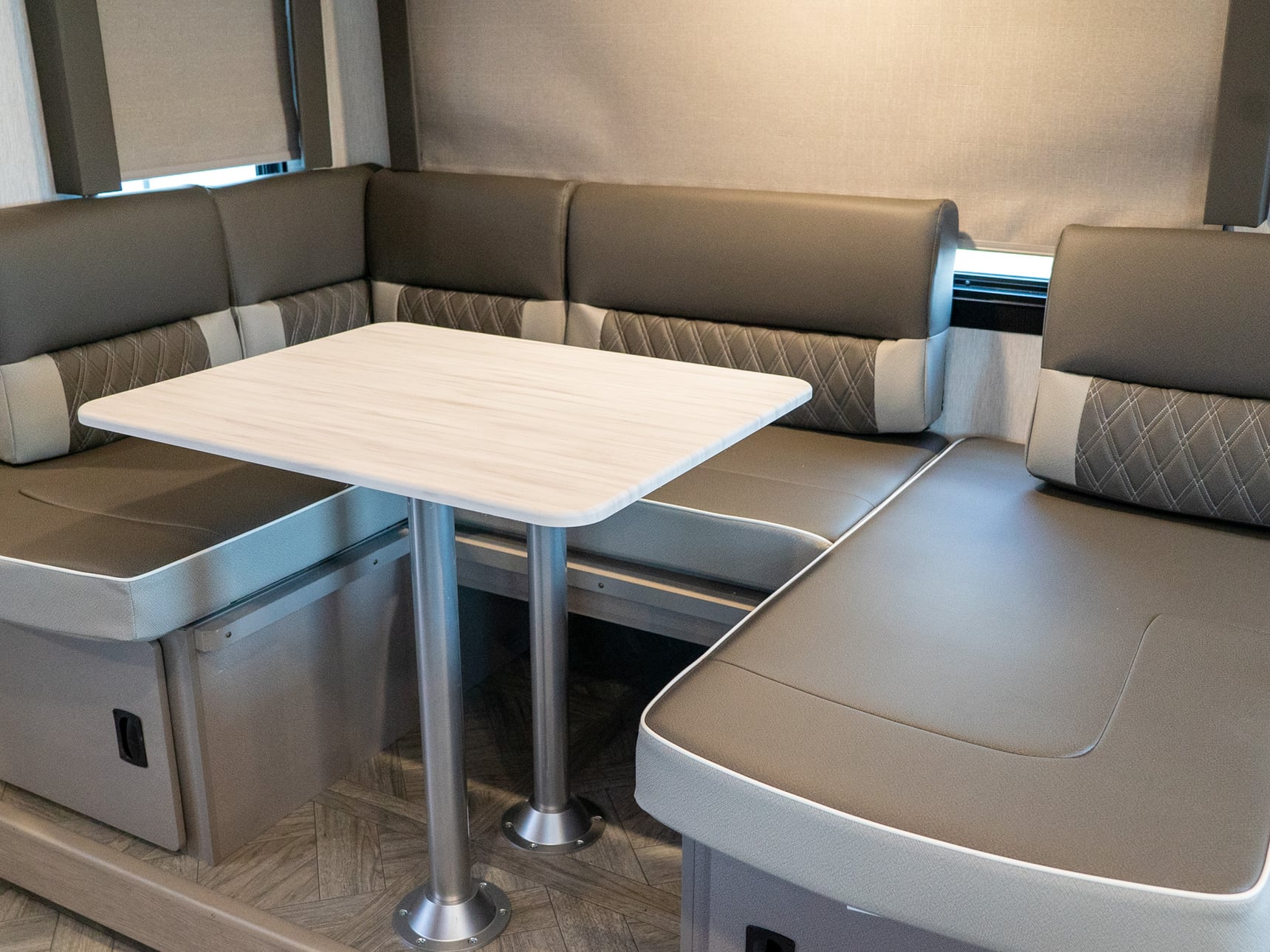 Versa Lounge