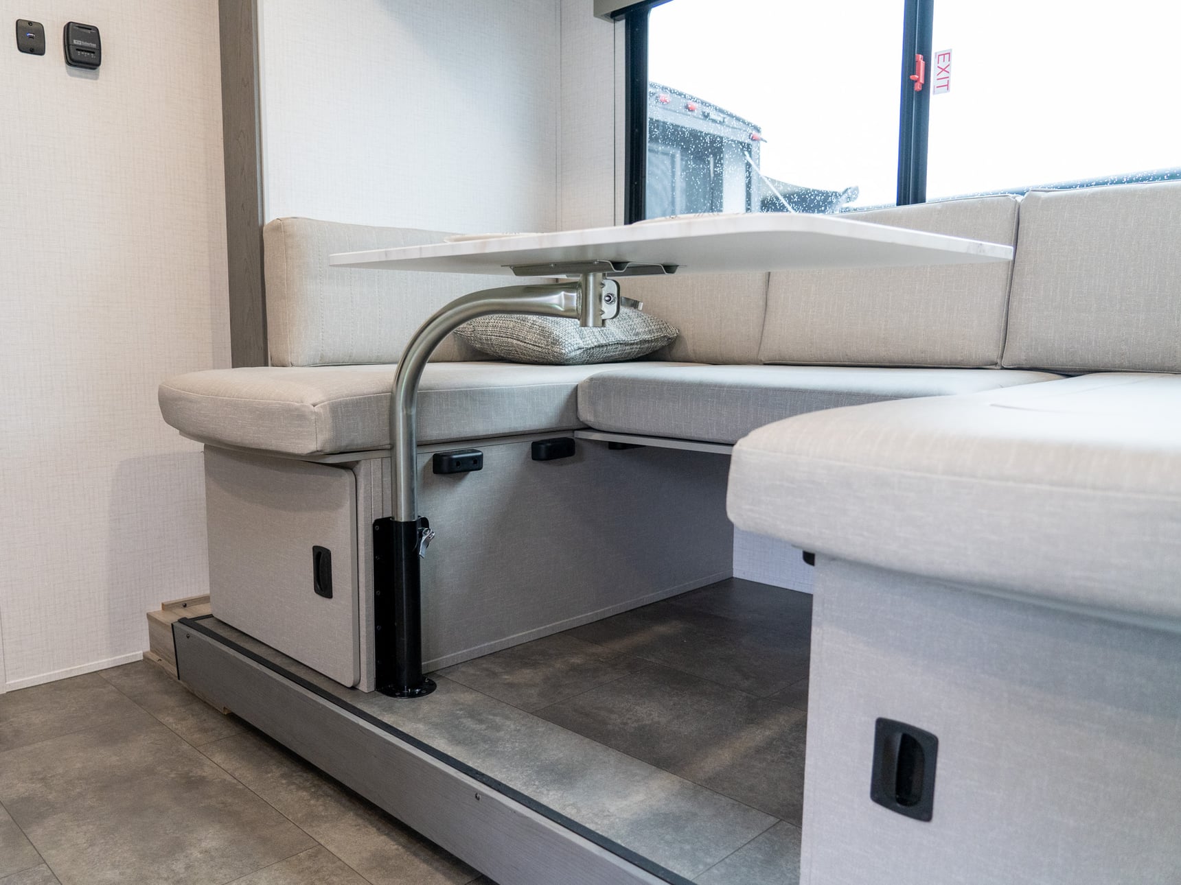 Versatile U-Dinette