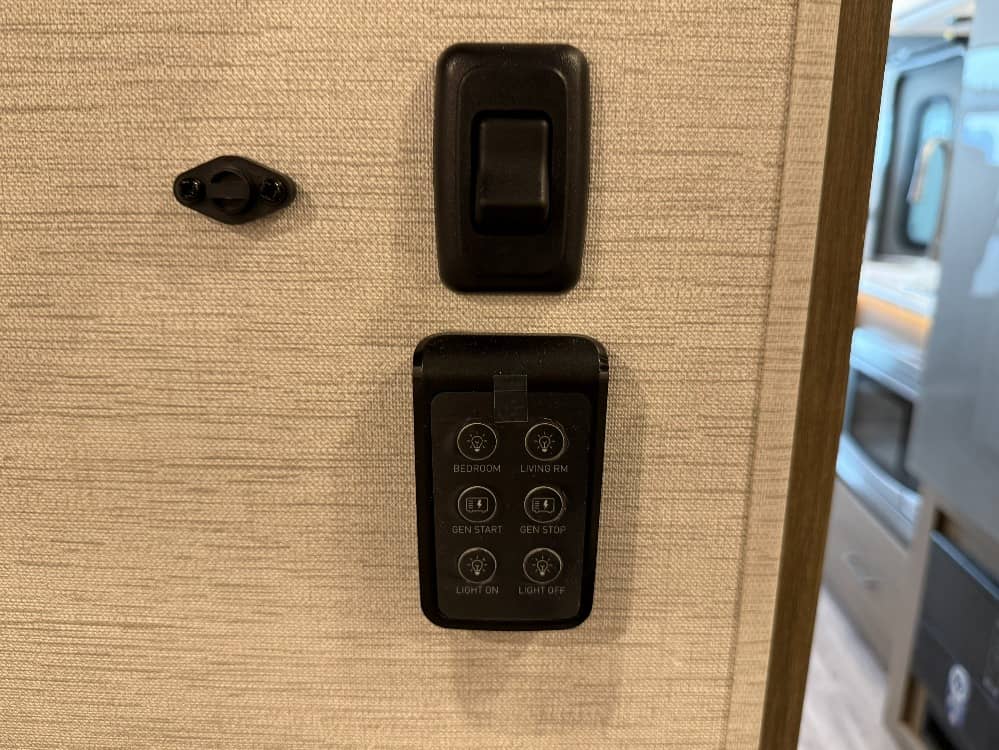 2466587-0
