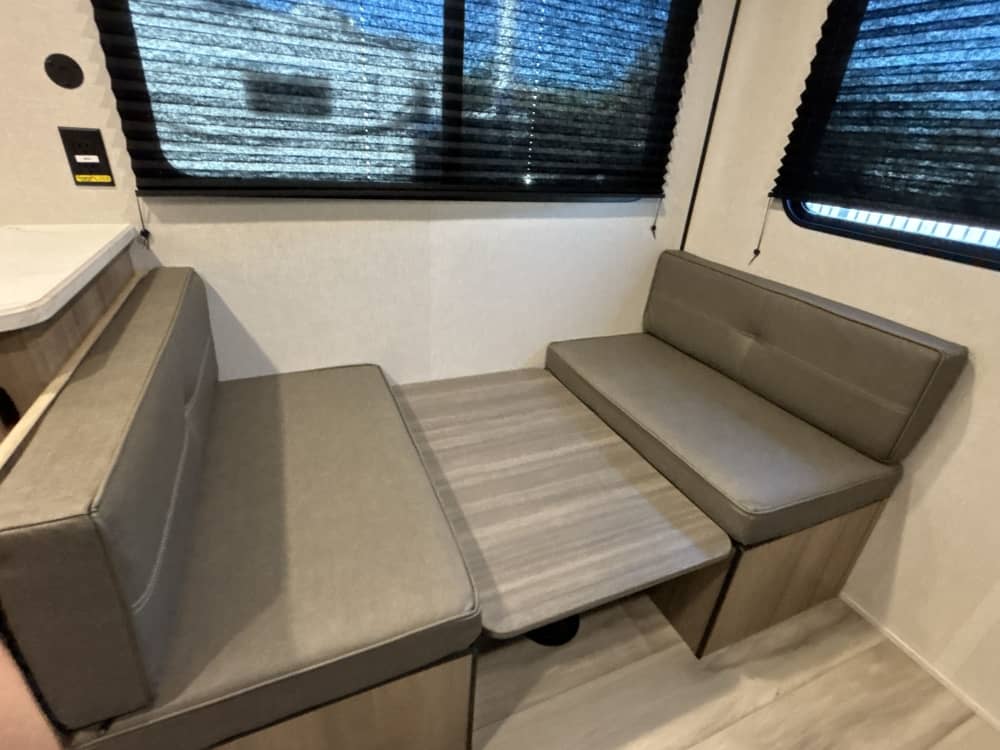 2566889-0
