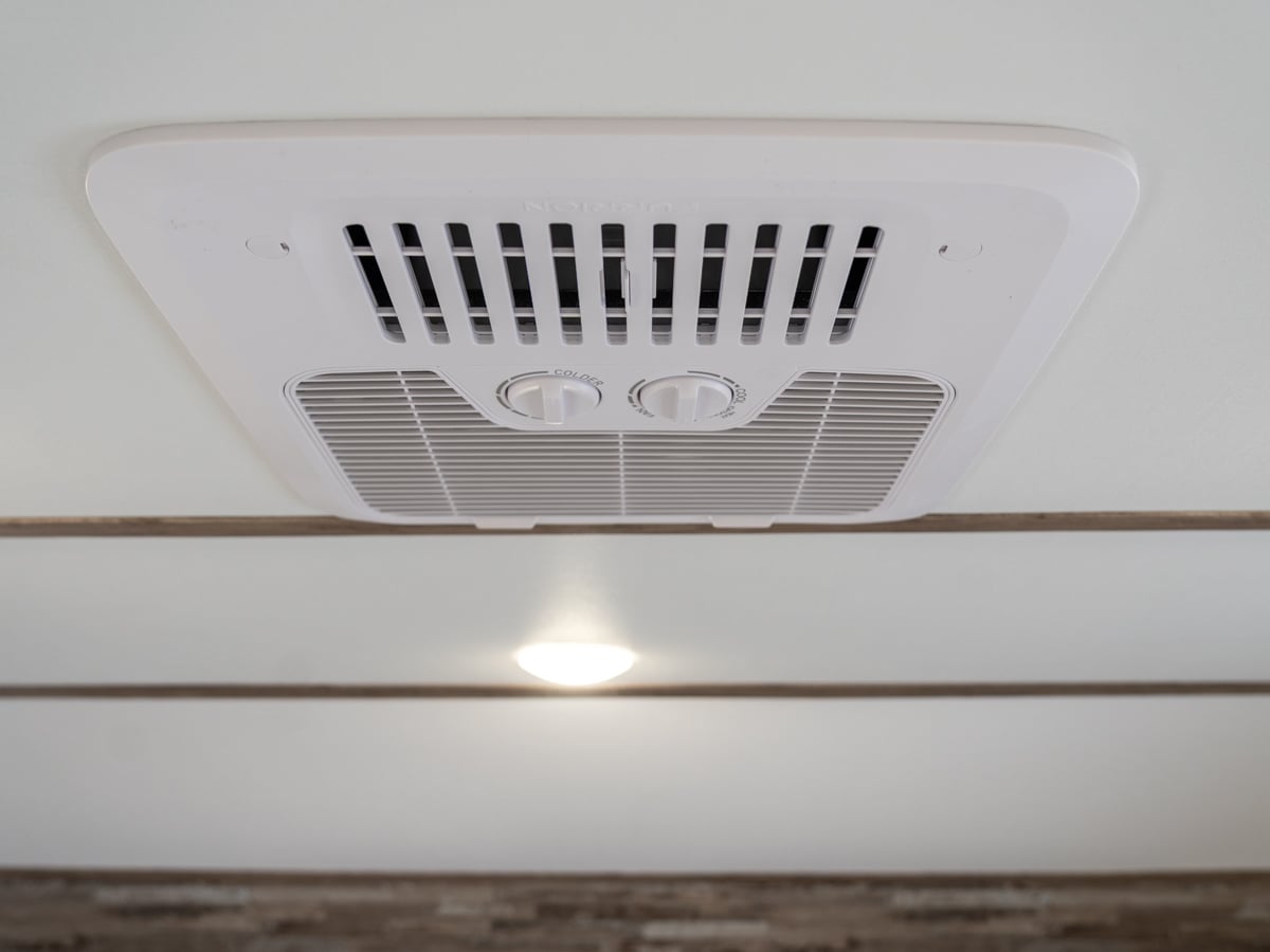 Roof-mounted AC