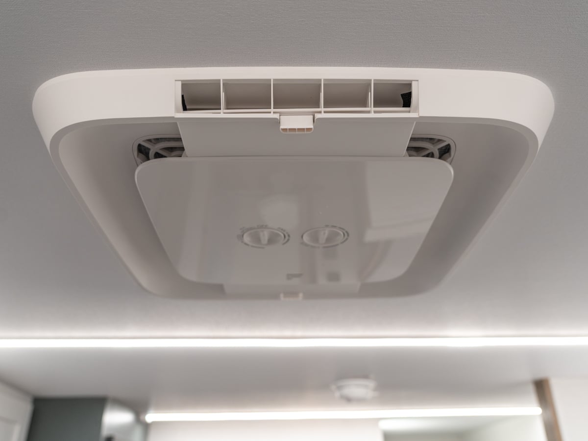Roof-mounted AC