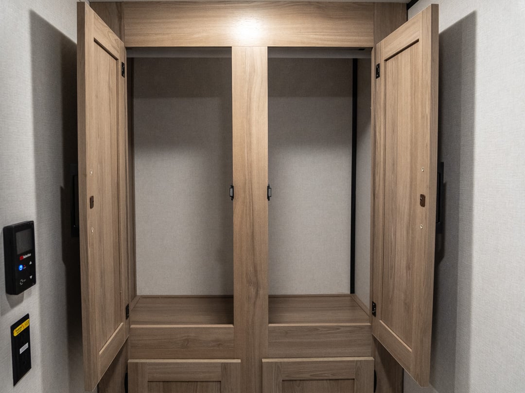 Full Wardrobe Closet